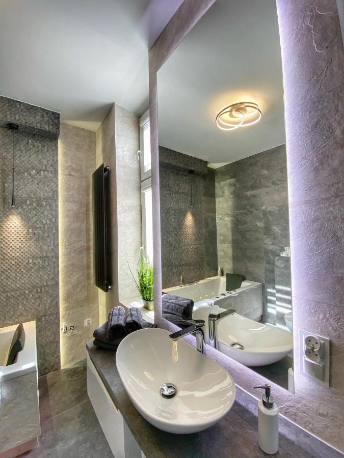 Apartament Bialy Z Jacuzzi Krakkó Kültér fotó