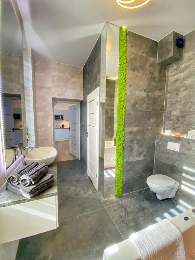 Apartament Bialy Z Jacuzzi Krakkó Kültér fotó
