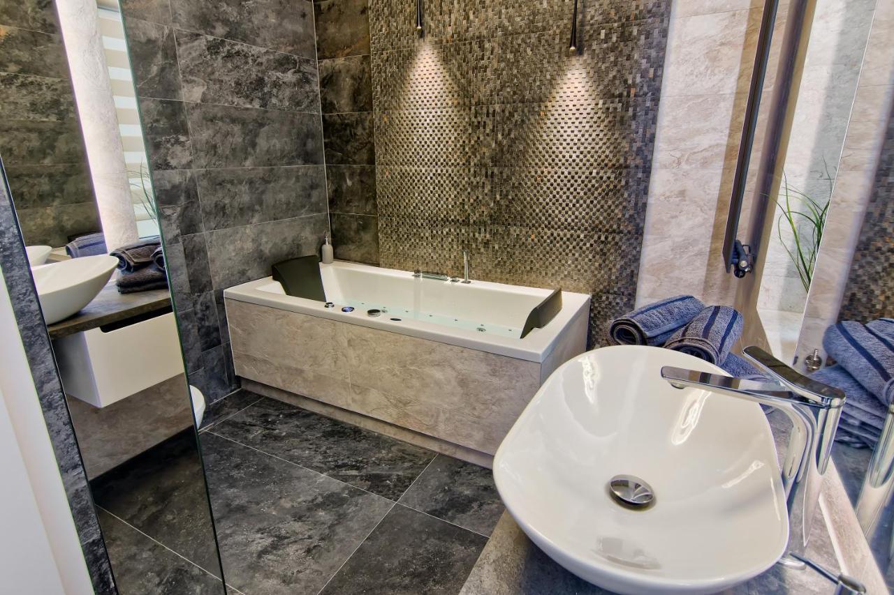 Apartament Bialy Z Jacuzzi Krakkó Kültér fotó