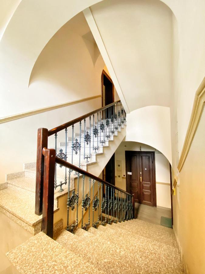 Apartament Bialy Z Jacuzzi Krakkó Kültér fotó