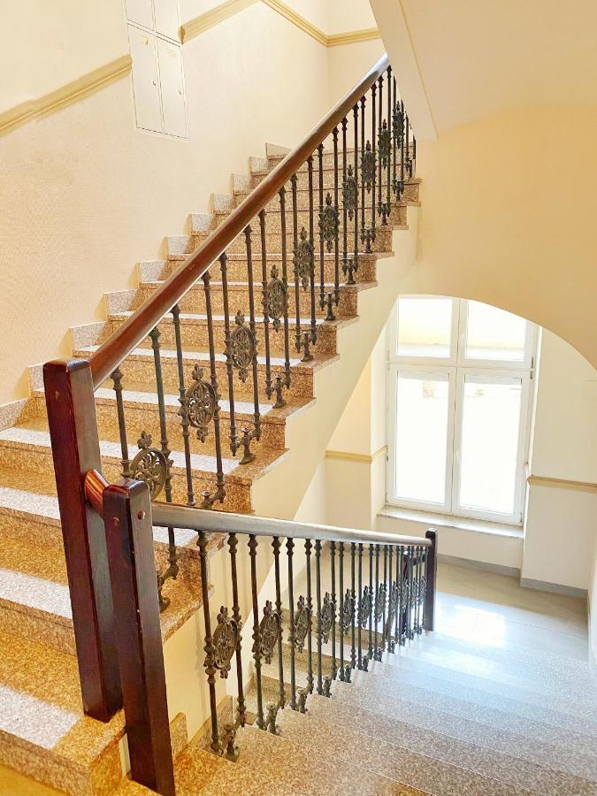 Apartament Bialy Z Jacuzzi Krakkó Kültér fotó
